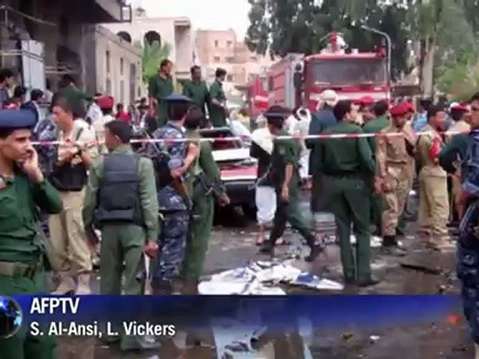 Yemen minister survives car bomb, 10 killed