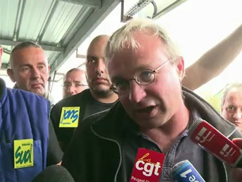 PSA: des ouvriers veulent rencontrer François Hollande