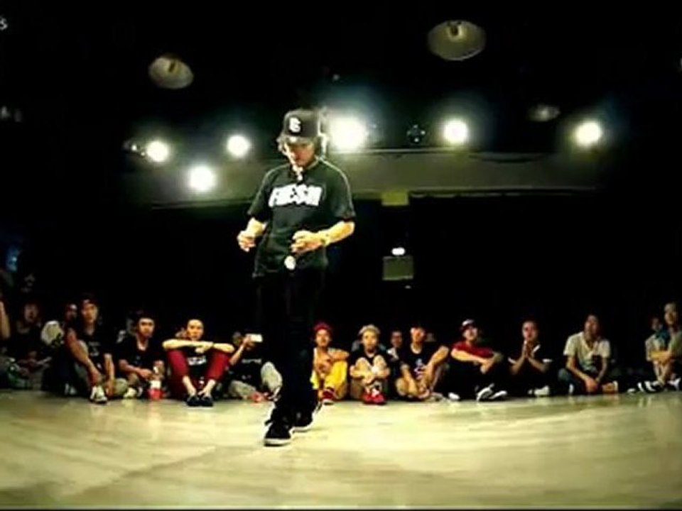 徐政奇Lil'Qi - 爱请问怎么走 - We Are The Future Vol.1（清晰）