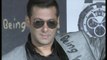 Salman Khan Chews Gum To Stick To His No-Smoking Stand - Bollywood News
