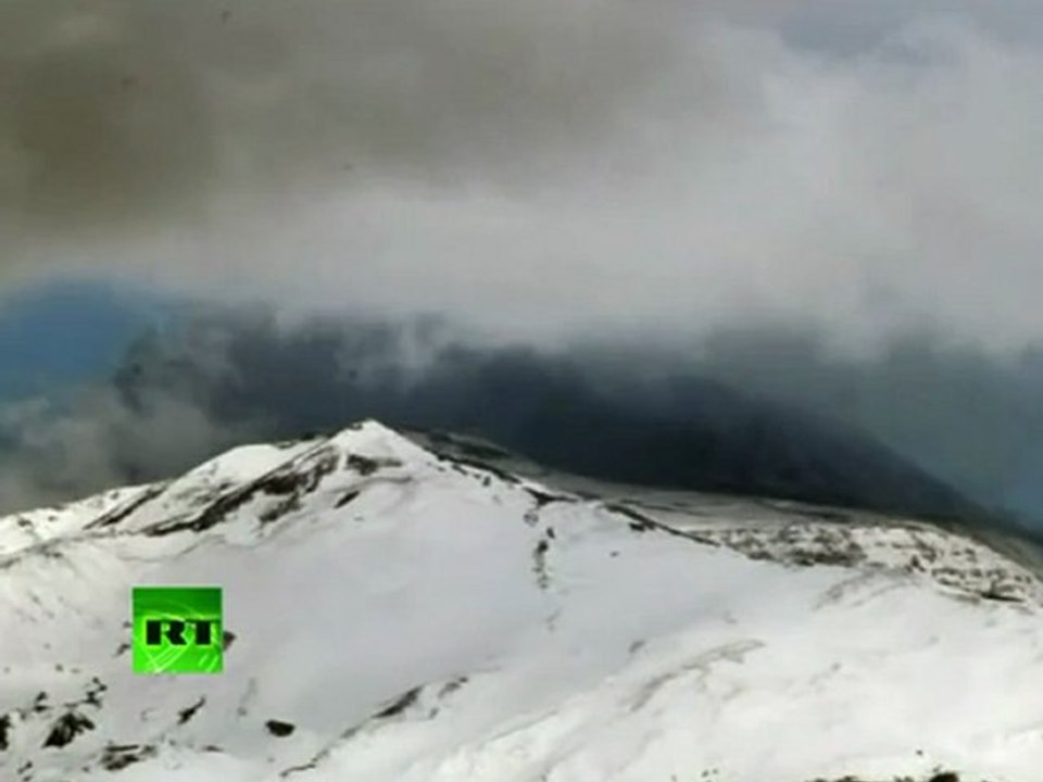 Volcano eruption video: Mount Etna spews lava fountains