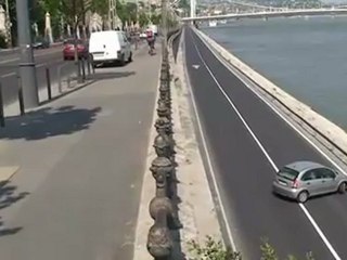 Mulher a fazer inversão de marcha... incrível