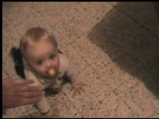 Théo commence a marcher 9 mois et demi