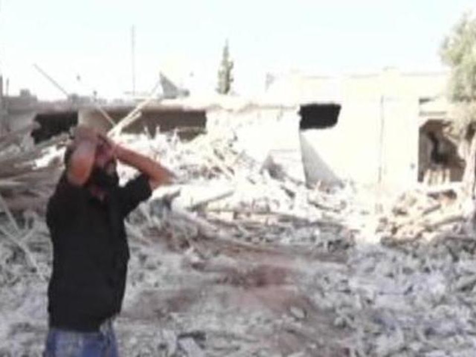 Idlib town suffers heavy bombing