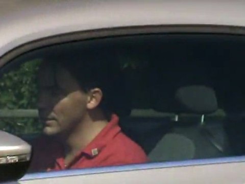 Matthias beim einparken am Flughafen in Nürnberg am P12 Parkplatz mit Sunny Cars