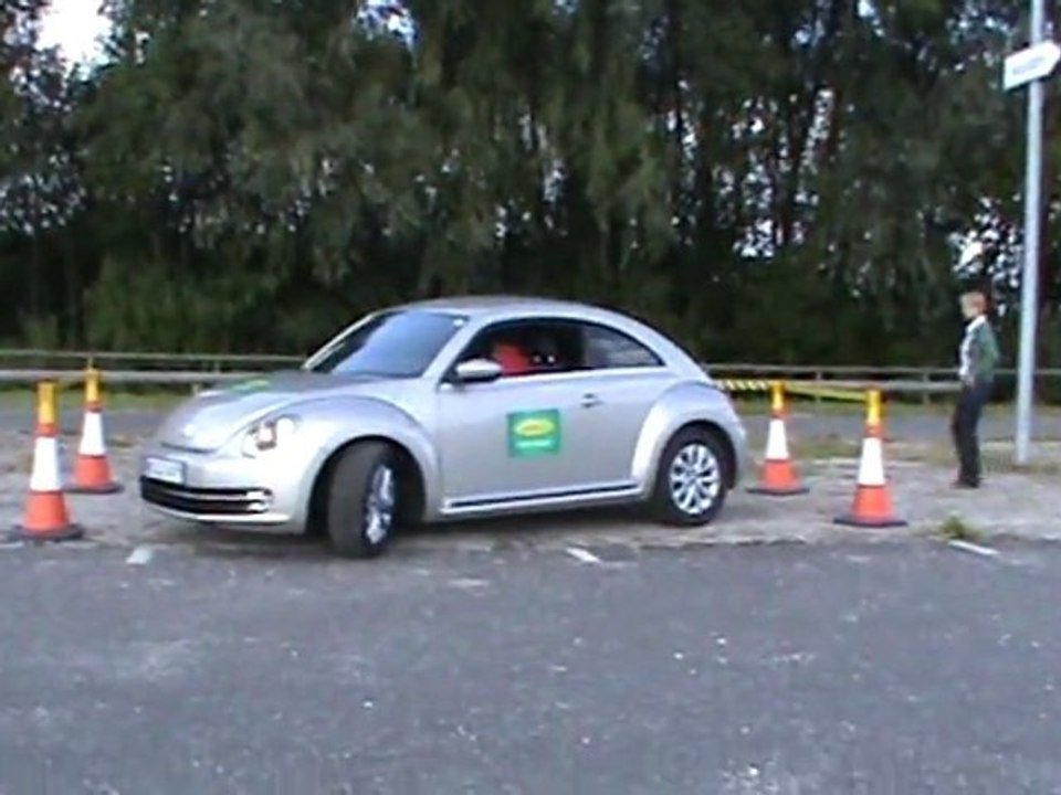 Matthias beim einparken am Flughafen in Nürnberg am P12 Parkplatz mit Sunny Cars