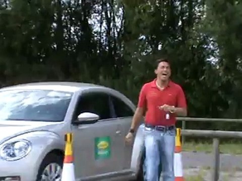 Matthias beim einparken am Flughafen in Nürnberg am P12 Parkplatz mit Sunny Cars