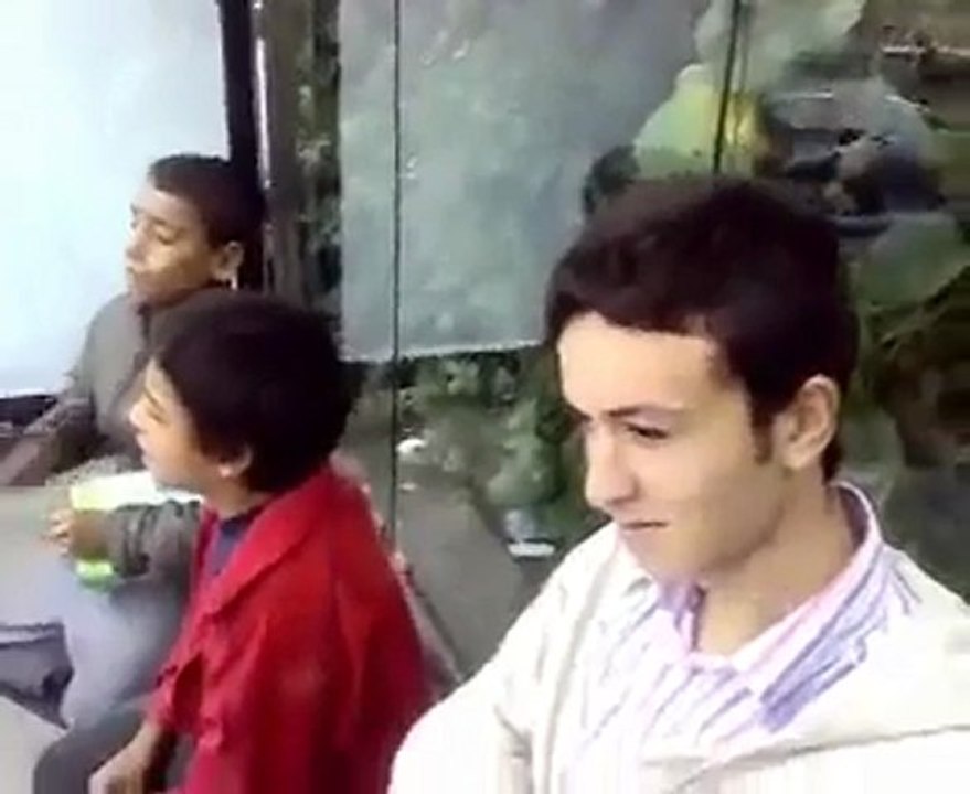 Sokak Çocuklarından Süper Şarkı...!
