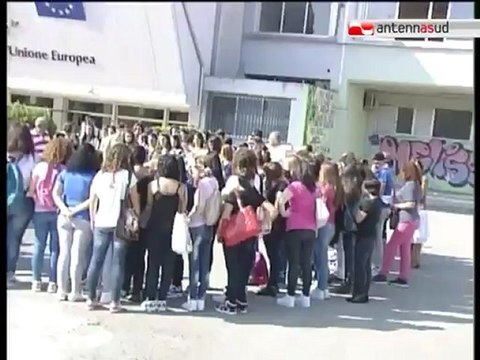 TG 12.09.12 Brindisi, le ragazze al Morvillo Falcone ricordando Melissa