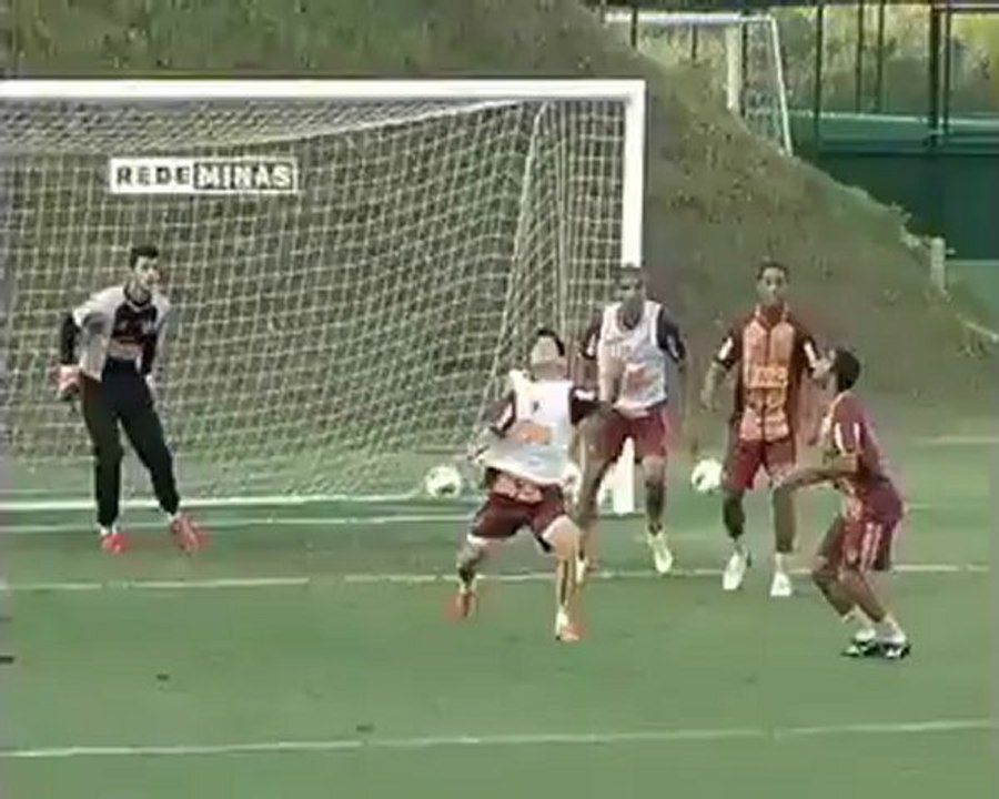 Ronaldinho'dan rövaşata!