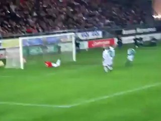 Golazo de Zidane en un partido benéfico