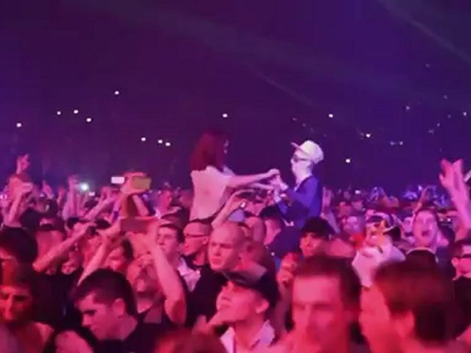 Kaskade - Lessons In Love (Headhunterz Remix) Official