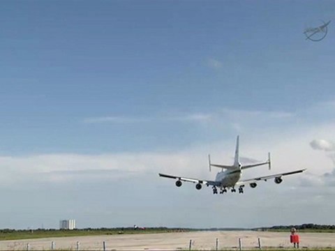 Arrival of Boeing 747 for Shuttle Endeavour