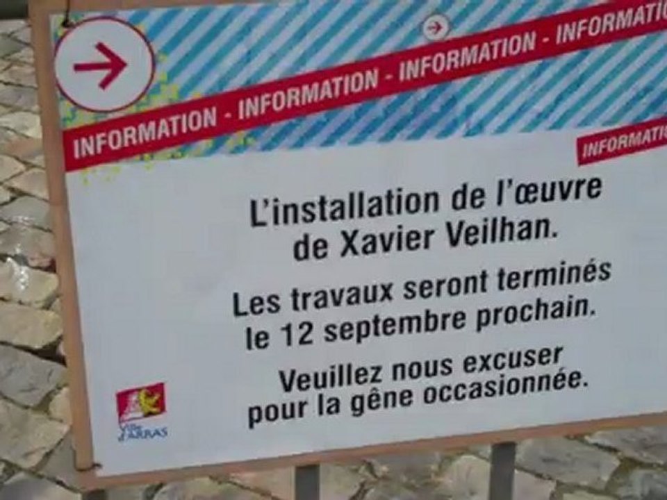 Arras : Arrivée du Carrosse de Xavier Veilhan au musée des Beaux-Arts