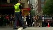 BBC Arabic - ‮بالصوت والصورة - ‮شرطي امريكي ينظم حركة المرور بالرقص