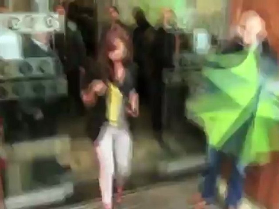 Celebrity Bytes: Cheryl Cole Left Red Faced By Romping Couple