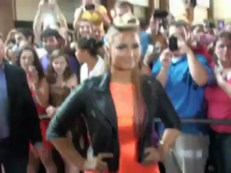 Celebrity Bytes: Demi Lovato Turns Down Niall Horan