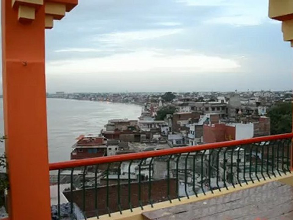 VARANASI (Bénarès) aux premières lueurs de l'aube