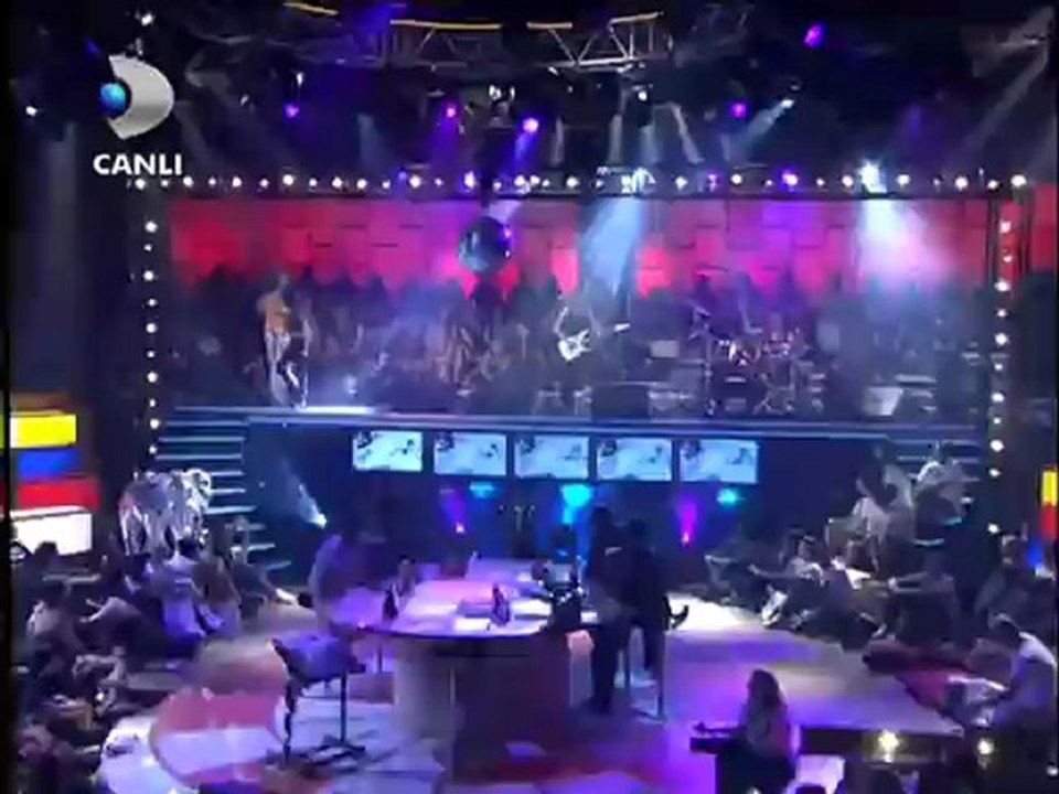 Disko Kralı Canlı Performans - Kırmızı - Veda Etme