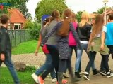Kinderen in Drieborg voeren actie tegen hoge snelheid - RTV Noord