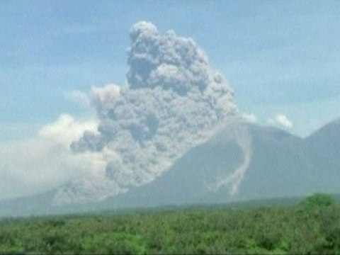 Thousands evacuated as Guatemala volcano erupts