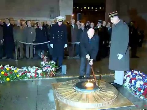 M. Alain Juppé ravive la flamme du souvenir sous l’Arc de Triomphe