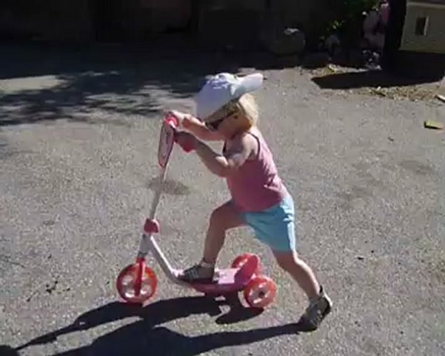 Blanche a trottinette