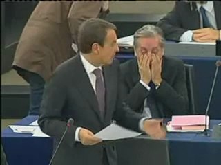 López Garrido se duerme en pleno discurso de Zapatero