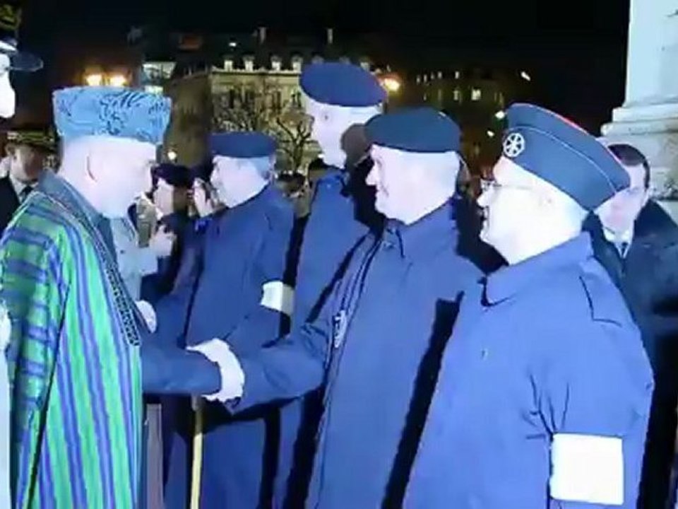 Gérard Longuet et Hamid Karzaï ravivent la Flamme du Soldat inconnu