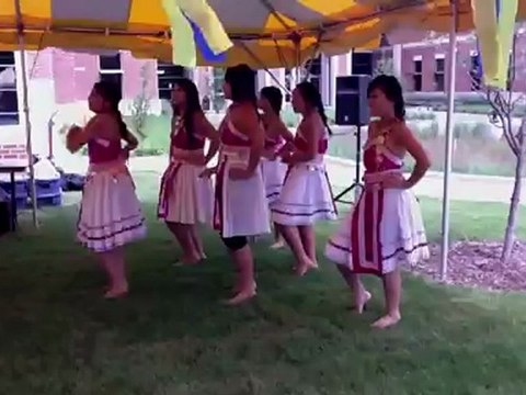 Hmong Dancers 2011 UW-L