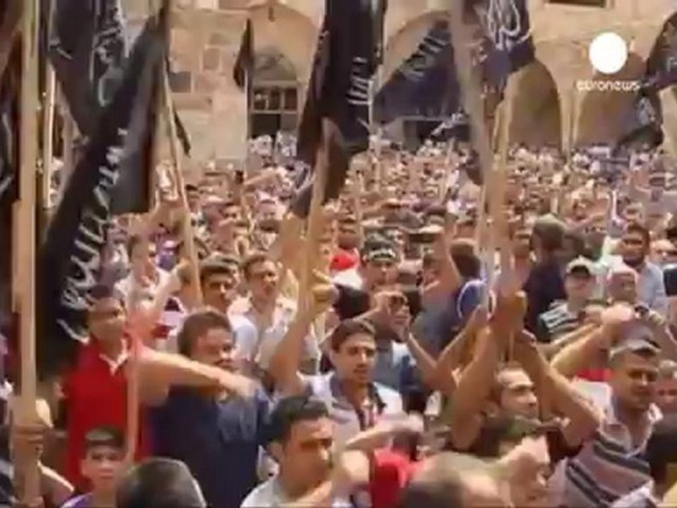 Protester killed as violence hits the streets of Tripoli