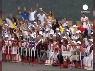 Primo giorno del Papa in Libano per dire no agli...