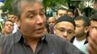 A la mosquée de Paris, les musulmans appellent au calme