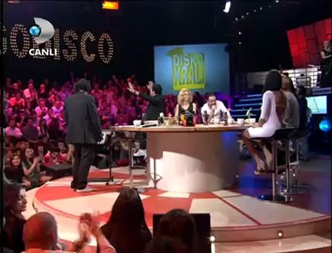 Disko Kralı - Atilla Taş Stüdyoyu Ele Geçirdi