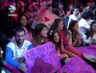 Disko Kralı - Justin Bieber Hayranları Stüdyoyu Bastı