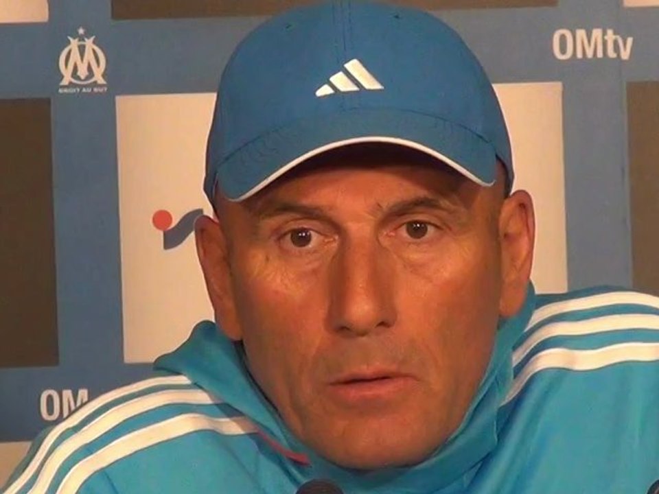 Elie Baup: " Moi, c'est clair, je n'aime pas le synthétique"