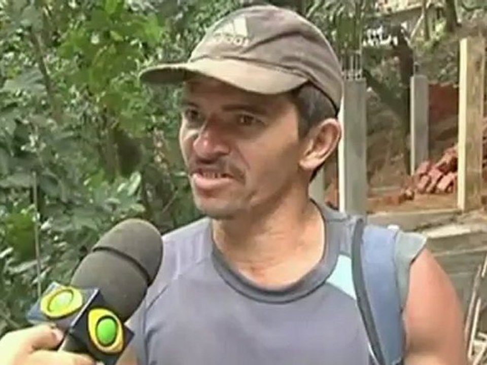 Man survives after metal rod pierces his neck