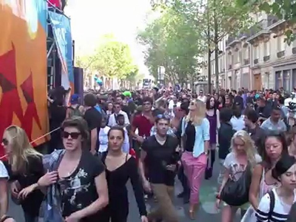 Techno parade Paris 2012