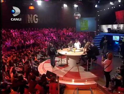 Disko Kralı - Okan Bayülgen'in Dj Ece Toprak'tan Yayını Kesdirerek Kurtuluşu