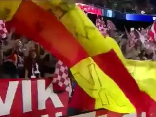 Thierry Henry marque un but exceptionnel sur un corner direct !