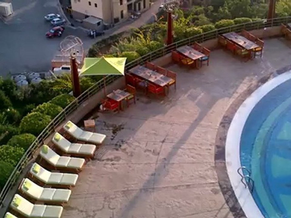 Une des piscines de l'hotel