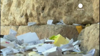 Ağlama Duvarı'nda kağıt temizliği