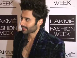 Raw:LKW day2 nawazuddin walks on ramp for designer troy coast
