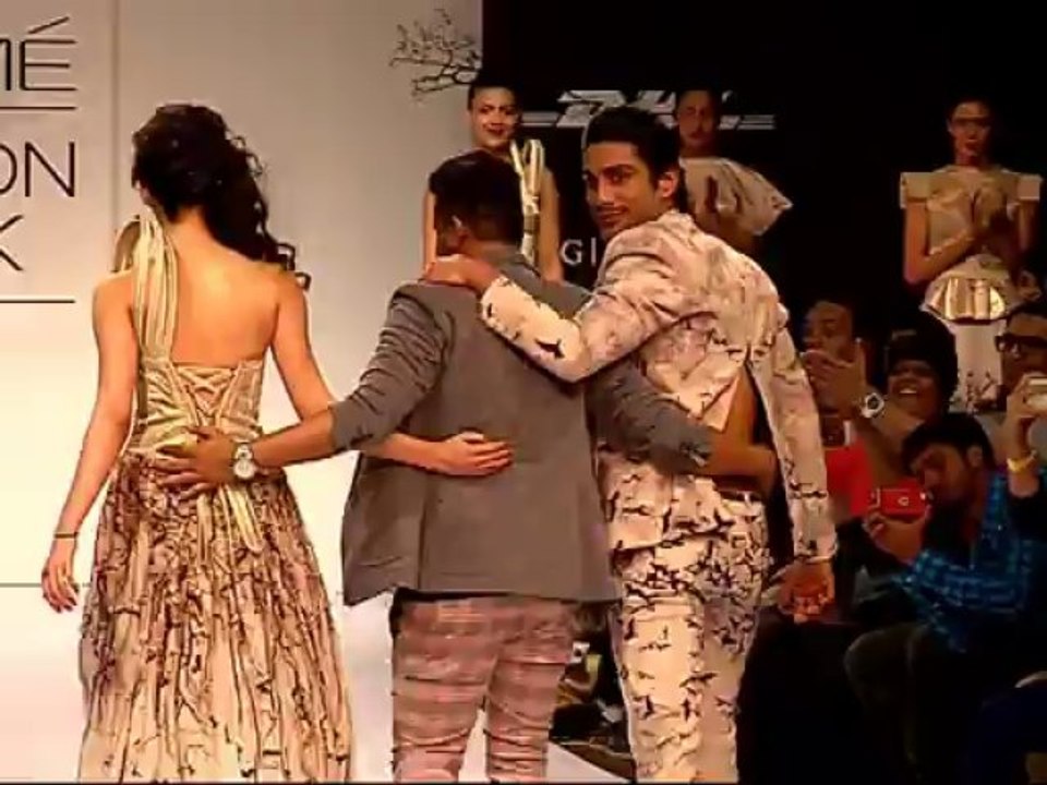 Raw:LKW day2 pratik babber walks on ramp for designer  valliyan nitya arora