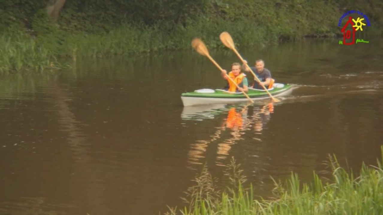 Spływ kajakowy rzeką Wałszą.Towarzyski mecz piłki nożnej na Stadionie Leśnym w Pieniężnie