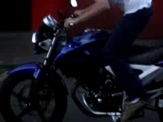 DANDO UM GRAL OS GAMBE NA COLA.