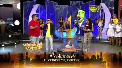 Símbolo canta en Volumen 4