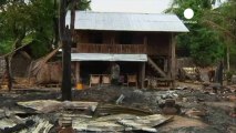 Buddhist mob burns Muslims' houses in Myanmar sectarian...