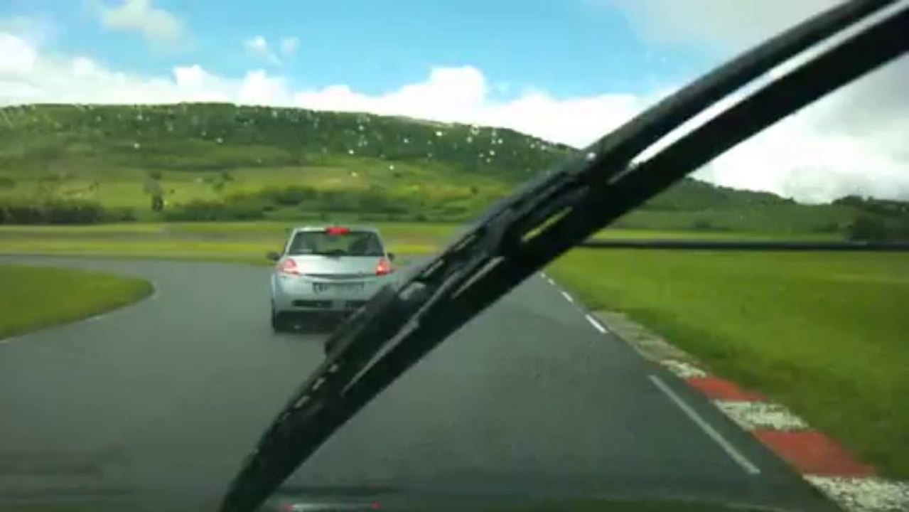 Renault 21 2L Turbo Quadra sur circuit Michelin