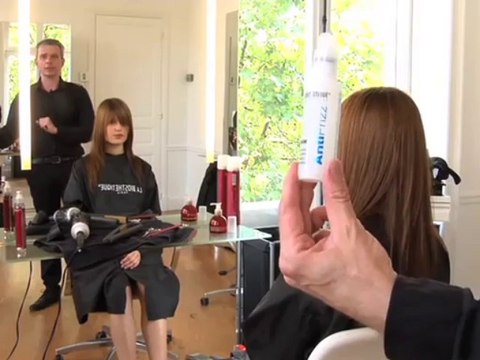 Vidéo coiffure : une coupe de cheveux tendance sur cheveux longs !